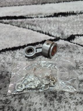 MOTORCYCLE & PISTON KEYCHAIN BUNDLE